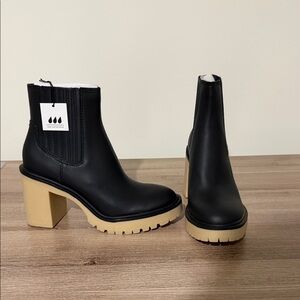 Caster H2O Dolce Vita Black and Tan Heeled Boots